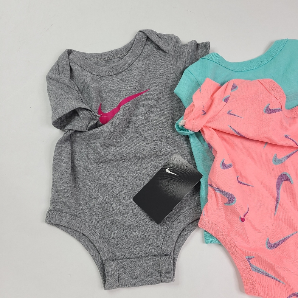 NIKE 3pc Clothing Group - Picture 3 of 3